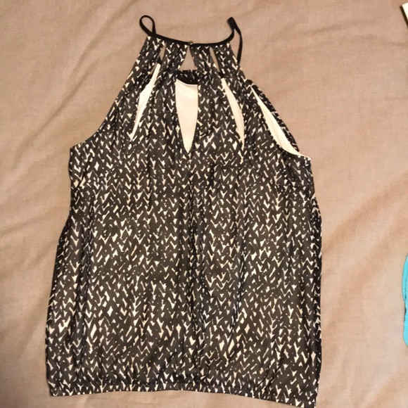 Sleeveless black and white top - Picture 2 of 2